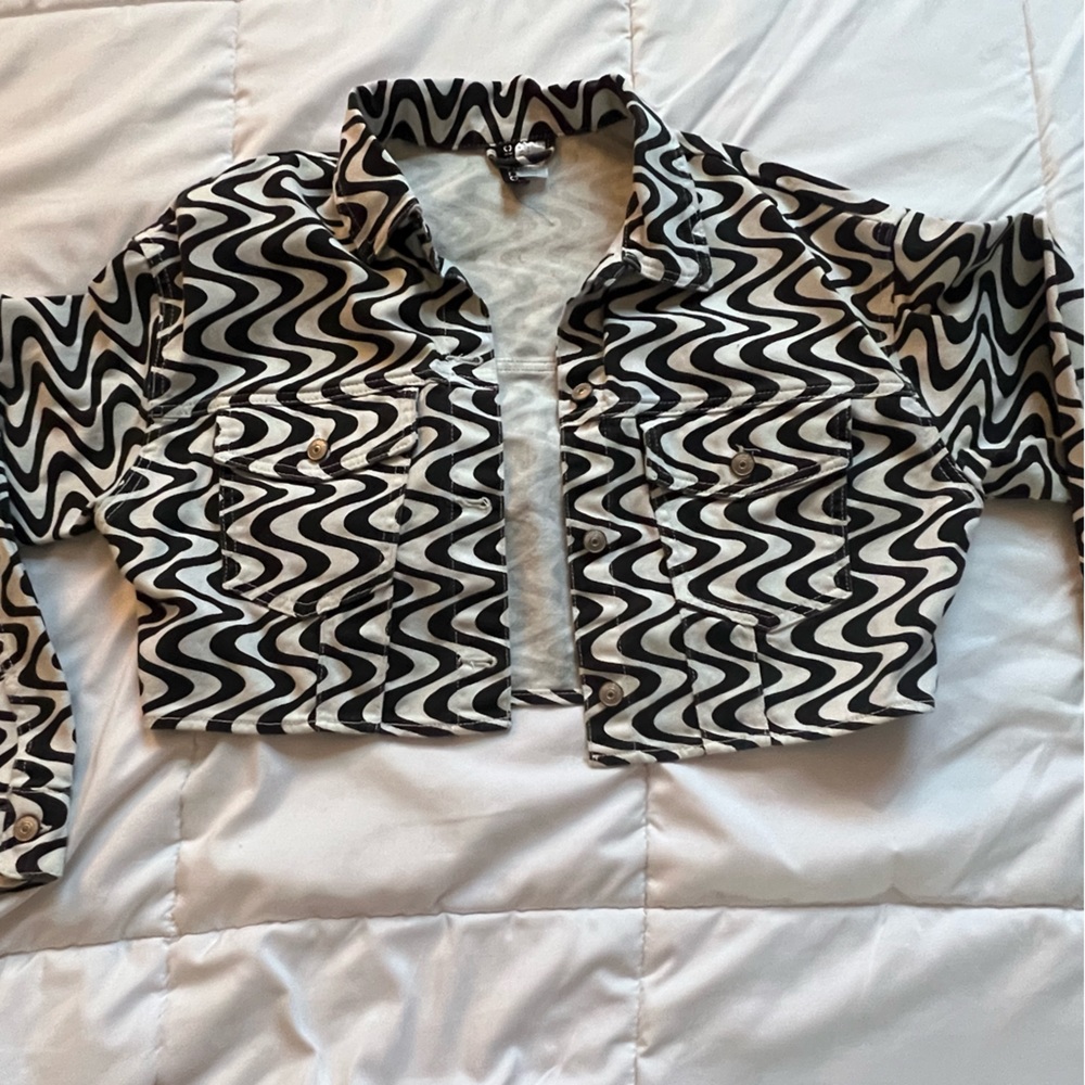 H&M Cropped Patterned Zig-Zag Denim Jacket - image 2